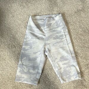 Lululemon spandex mid-shorts